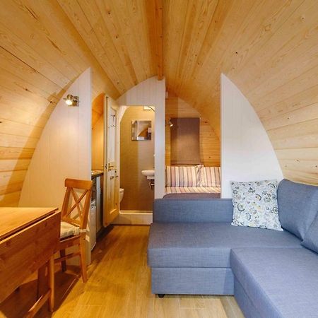 Mallow Glamping Pod 첼튼엄 외부 사진