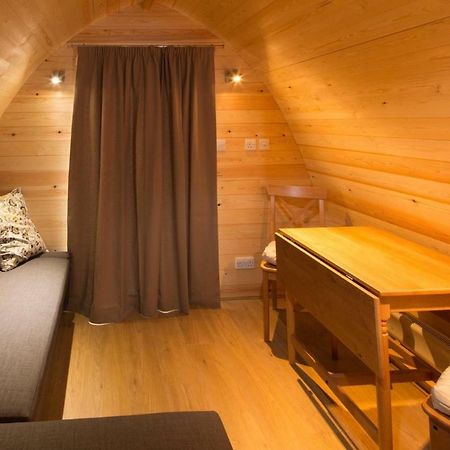 Mallow Glamping Pod 첼튼엄 외부 사진