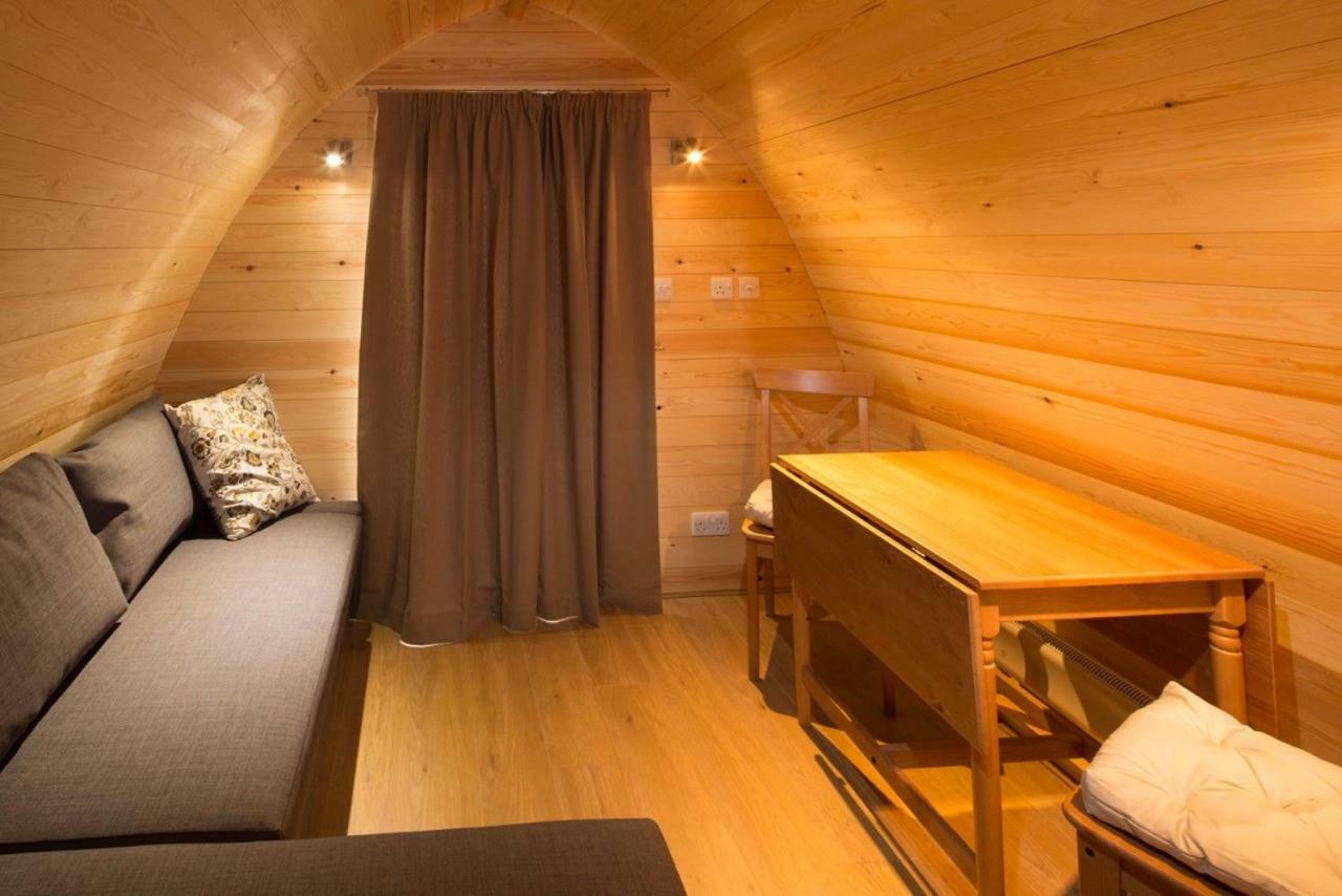 Mallow Glamping Pod 첼튼엄 외부 사진